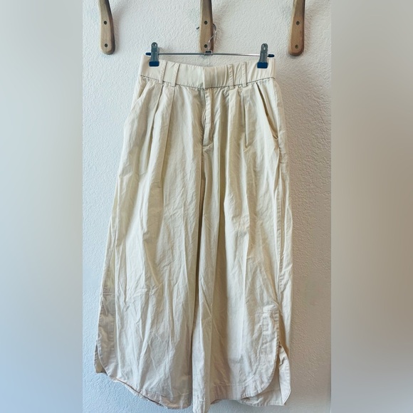 NWOT Anthropologie Mare Mare Ivory Pleated High Rise Curve Hem Crop Pant Size XS - Picture 2 of 3